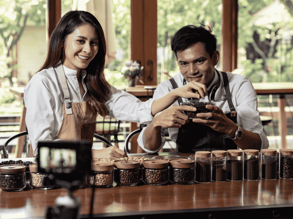 How to Film a Day in the Life Café Vlog with Great Audio using Wireless microphone
